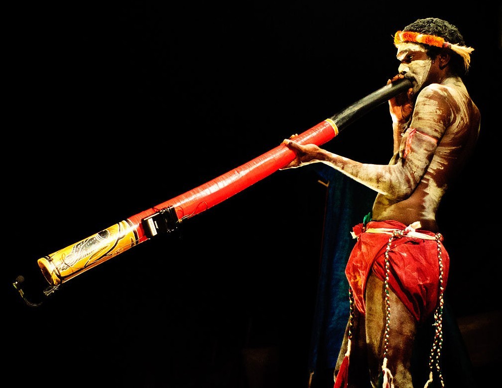 http://didgeproject.com/wp-content/uploads/2015/10/aboriginal-didgeridoo-player-e1451956216547.jpg